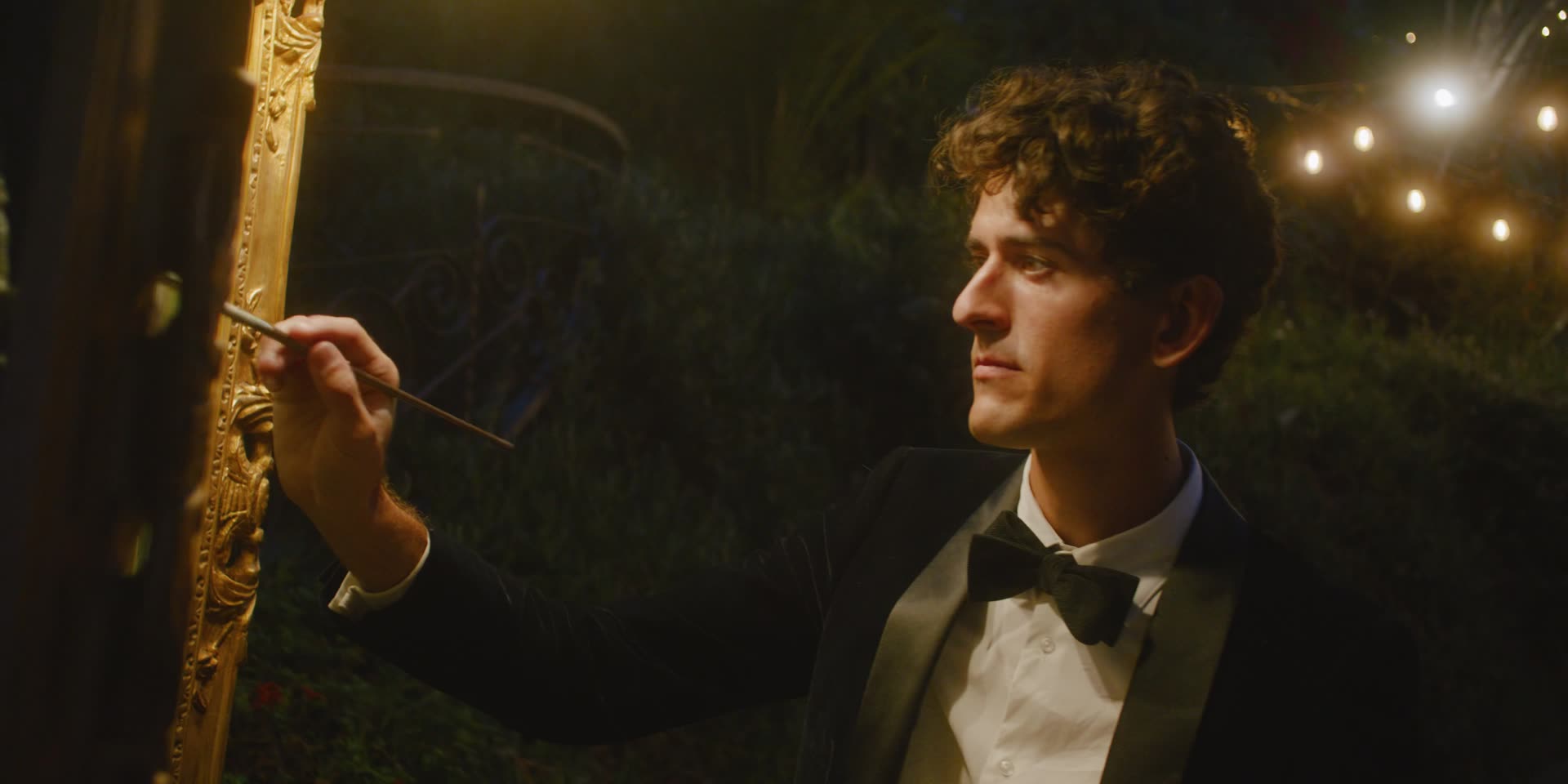 A live painter working at his easel during the reception at the Houdini Estate