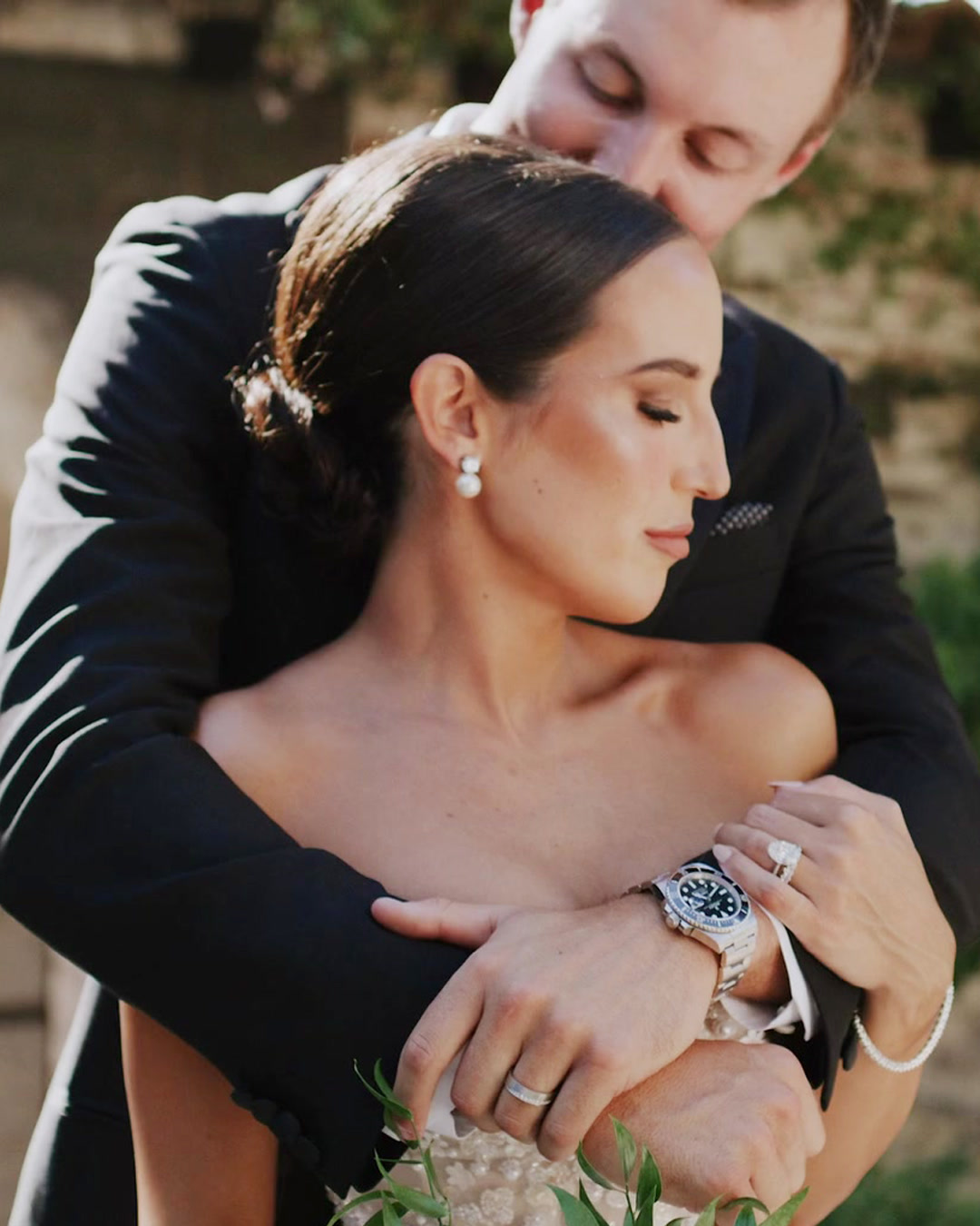 Luke embracing Anna from behind at Hummingbird Nest Ranch